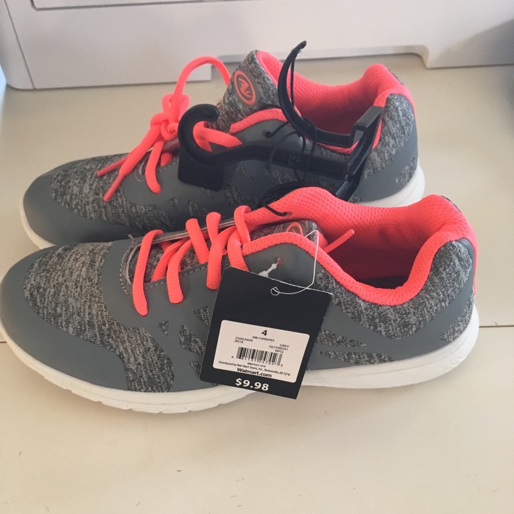 Athletic sneaker